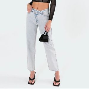 NWT CROSSED OVER MOM JEANS